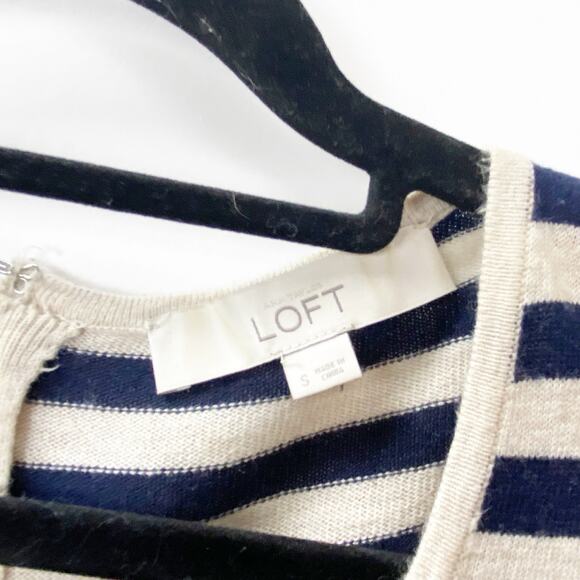 2/$30 LOFT Ann Taylor Small Womens Cream/Blue Striped  Pullover Knit Sweater - Picture 6 of 10